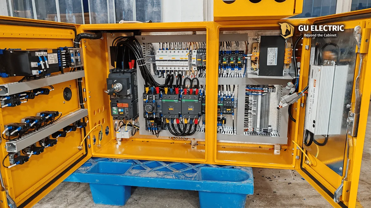mining vehicle control cabinet 实拍 02