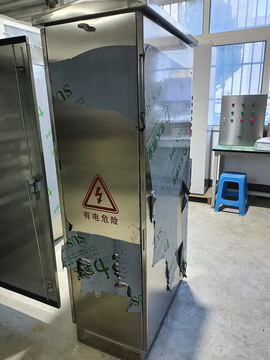 公共设施配电柜 · 控制核心元件(实拍 · 示意)