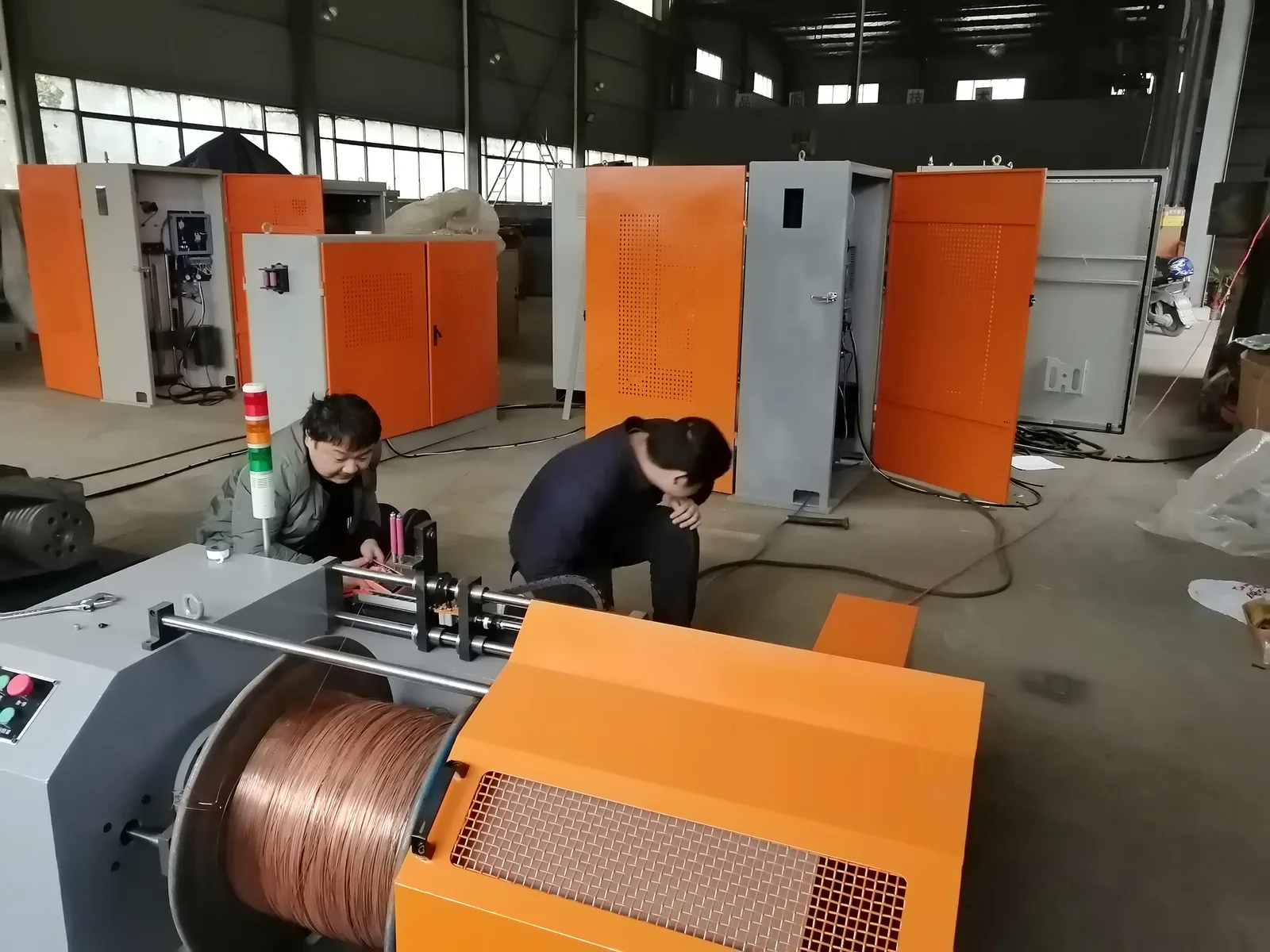 仓储物流设备控制柜 · 柜体示意 · 现场安装与配套设备